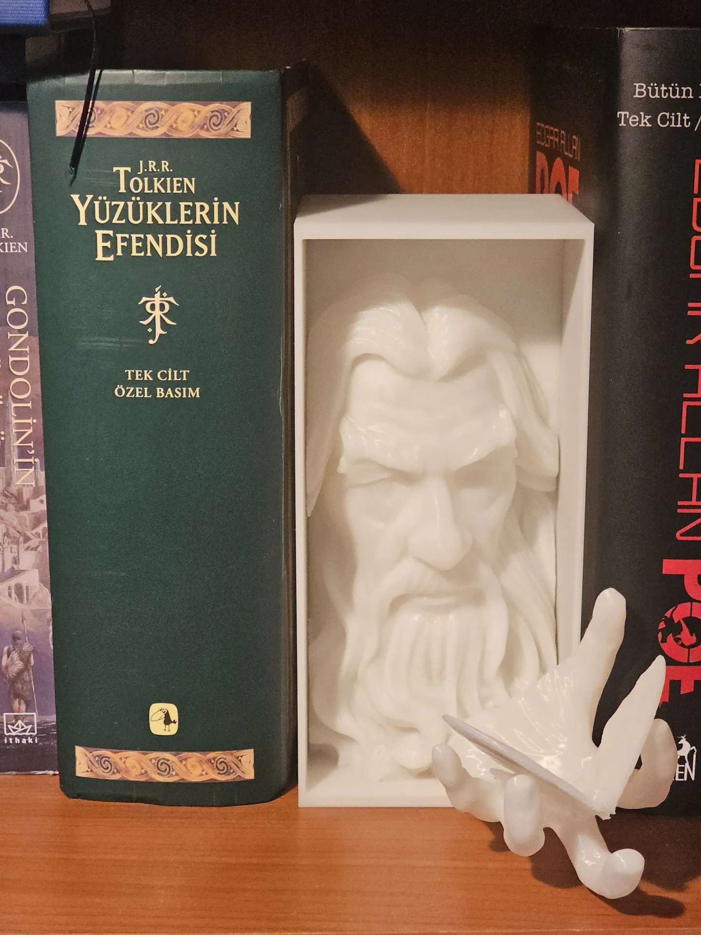 Gandalf Book Nook Insert – 3D Printed Wizard Shelf Decor with Butterfly and Hand – Lord of the Rings Inspired Gift