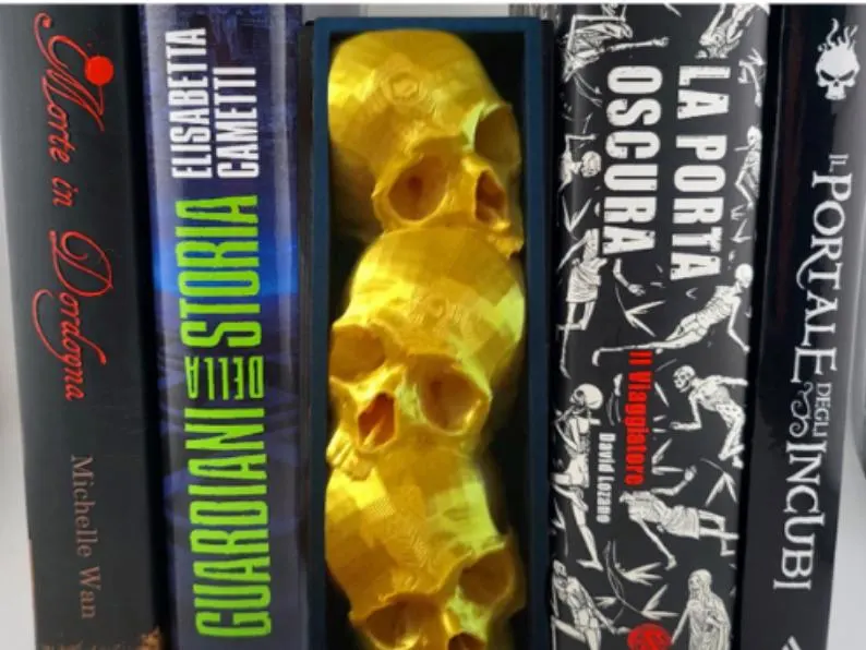 Skull Bookend – Gothic Bookshelf Decor, Spooky Skull Sculpture, Creepy Home Accessory